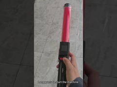 शराब परीक्षक वीडियो का उपयोग करता है और नशे में ड्राइविंग के बारे में पूछताछ करता है।